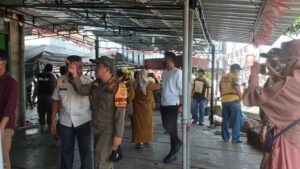 Tak Mengindahkan Peringatan Melanggar Aturan, Warung Iga Dibongkar