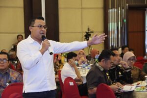 Sapto Menyampaikan Kritik Soal Pembangunan Infrastruktur danLingkungan di Agenda Konsultasi Publik RPD Kaltim