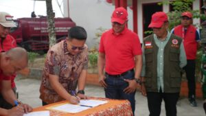 Serahkan 1 Unit Mobil Damkar, Wabup Rendi: Supaya Petugas Lebih Siap Atasi Ancaman Karhutla