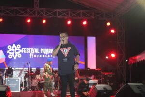 Wabup Rendi Hadir di Kemeriahan Festival Muara Jawa, Masyarakat Minta Sheila On 7 untuk Tahun Depan