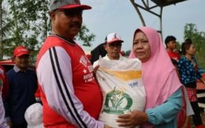 Bantuan Pangan Beras untuk KPM di Bukit Biru Kukar, Cegah Inflasi Meningkat