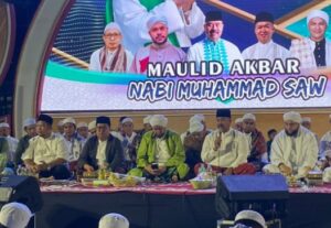 Ratusan Ribu Jemaah Padati Taman Kota Raja untuk Sholawat Bersama Habib Syech