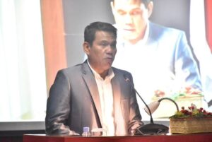 Rusman Ya’qub Sampaikan Nota Penjelasan Dua Ranperda Inisiatif DPRD Kaltim dalam Rapat Paripurna