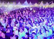 Ribuan Masyarakat Padati Samboja untuk Menyaksikan Penampilan Guyon Waton di Pesta Laut Pesisir Nusantara 2024