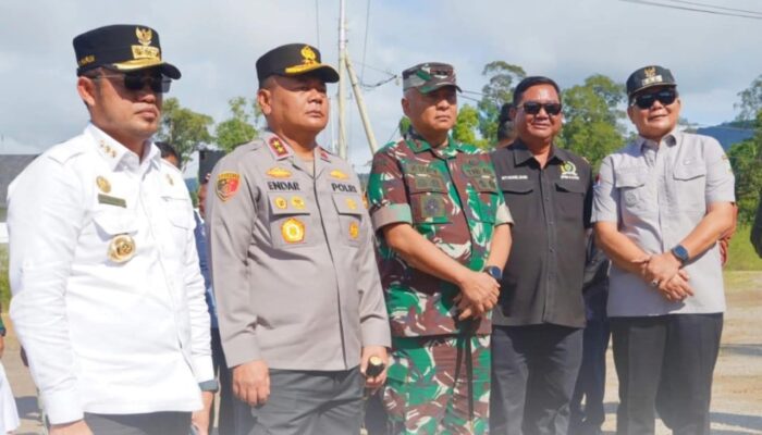 Menjaga Nafas Demokrasi, Ekti Imanuel Dampingi Monitoring PSU di Mahakam Ulu