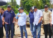 Ekti Imanuel Tinjau Proyek Pembangunan Bandara di Mahakam Ulu