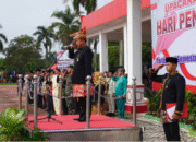 Sekda Kukar Sunggono Tegaskan Komitmen Pendidikan dalam Upacara Hardiknas 2025